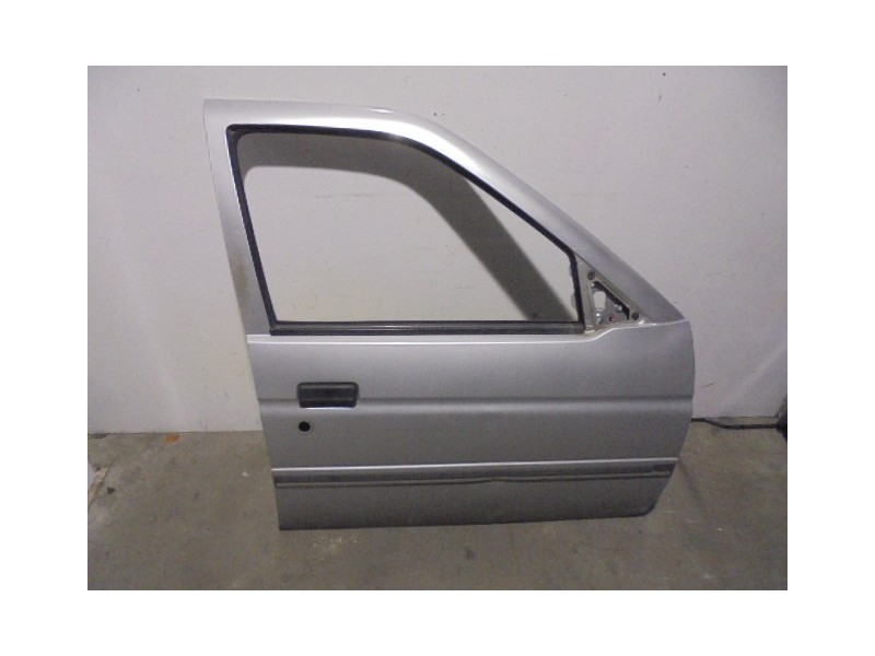 Recambio de puerta delantera derecha para ford orion celebration referencia OEM IAM 6871073 GRIS 4 PUERTAS