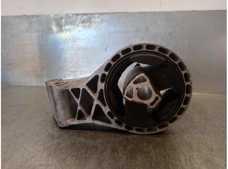 Recambio de soporte motor para opel insignia berlina 1.6 cdti dpf referencia OEM IAM 13228305  