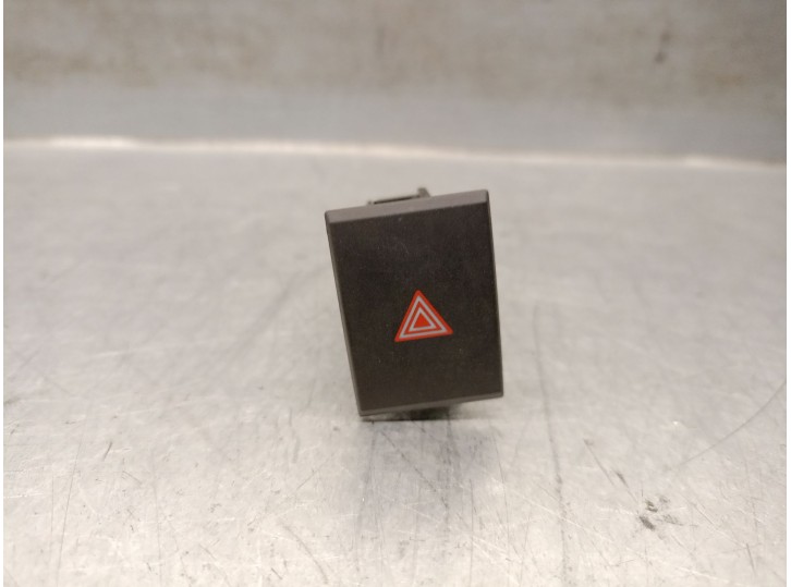 Recambio de warning para toyota yaris (_p21_, _pa1_, _ph1_) 1.5 hybrid (mxph11) referencia OEM IAM 843320D230 843320D230 