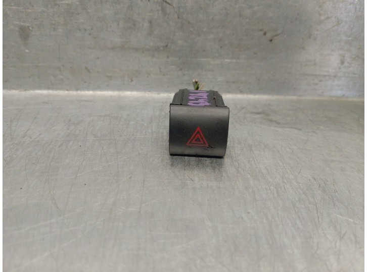 Replacement hazard warning switch for Alfa Romeo Giulietta (191) 2.0 JTDm cat OEM IAM reference 156093736 156093736 