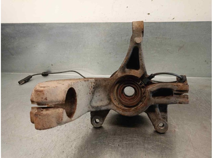 Recambio de mangueta delantera derecha para renault megane ii classic berlina 1.9 dci diesel referencia OEM IAM 8200297033  