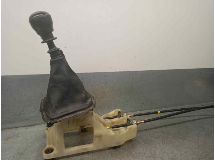 Recambio de palanca cambio para mercedes-benz clase e (w124) berlina 2.0 16v cat referencia OEM IAM 437002B000 