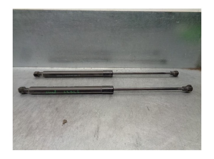 Replacement boot / tailgate struts for Dacia Sandero II 1.0 TCe 100 (B8ML) OEM IAM reference 904529943R 