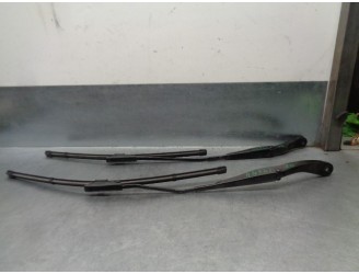 Recambio de brazo limpia delantero derecho para dacia sandero ii 1.0 tce 100 (b8ml) referencia OEM IAM   