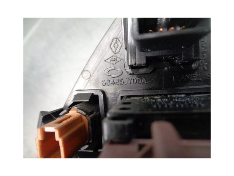 Recambio de warning para renault koleos bose edition referencia OEM IAM 68485JY00A  NILES