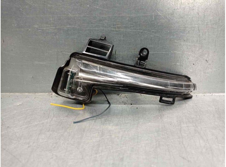 Replacement front right light for Skoda Superb Combi (3V5) 2.0 TDI OEM IAM reference 3V0949102 