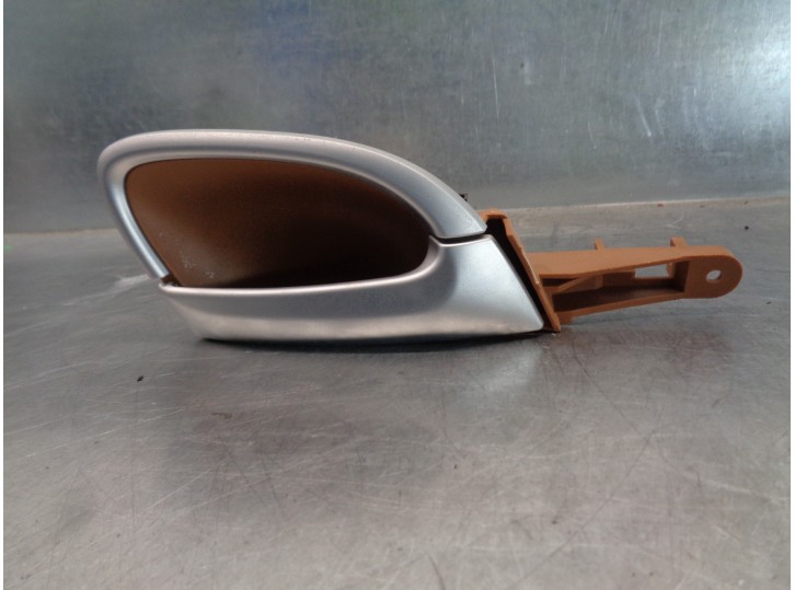 Replacement front right interior door handle for Porsche Cayenne (Typ 9PA) S OEM IAM reference 7L5837114 