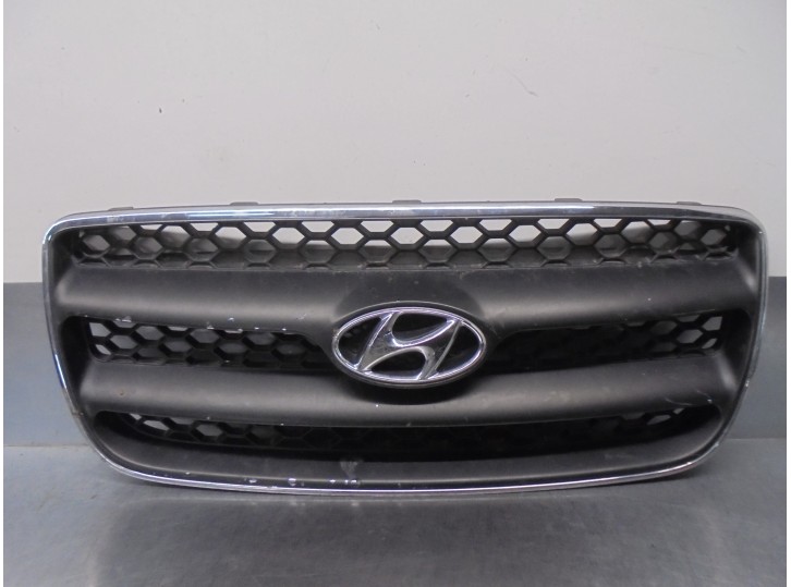 Replacement front grille for Hyundai Santa Fe (BM) 2.2 CRDi CAT OEM IAM reference 865612B010 