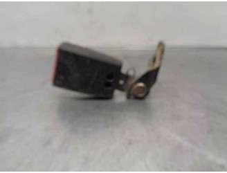 Recambio de enganche cinturon para ford focus berlina (cap) 1.6 tdci cat referencia OEM IAM 4M51A613K21AA  5 PUERTAS