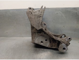 Replacement alternator bracket for Peugeot 807 2.2 HDi FAP CAT (4HW) OEM IAM reference 9643834880 96348179 