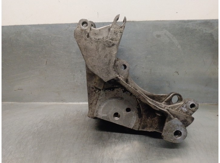 Replacement alternator bracket for Peugeot 807 2.2 HDi FAP CAT (4HW) OEM IAM reference 9643834880 96348179 