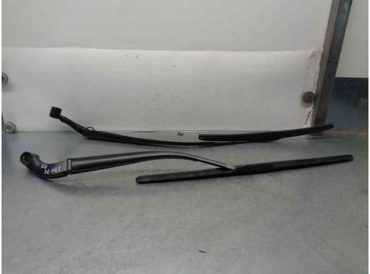 Recambio de brazo limpia delantero derecho para mazda 3 lim. () 2.0 cat referencia OEM IAM BHS367321 BHS267321 