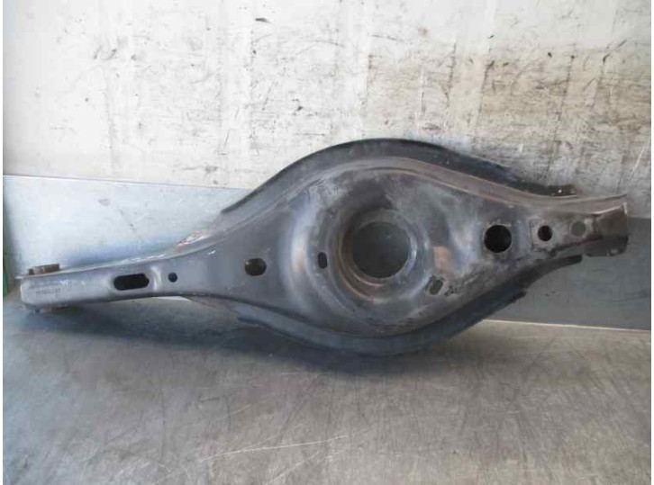 Recambio de brazo suspension inferior trasero derecho para mazda 3 lim. () 2.0 cat referencia OEM IAM B63B28500  