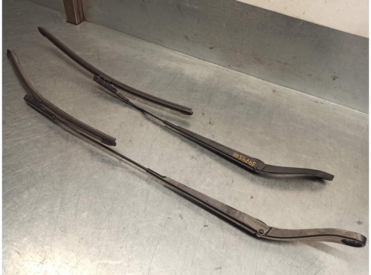 Recambio de brazo limpia delantero derecho para ford c-max edition referencia OEM IAM 1899696 AM5117526AB 