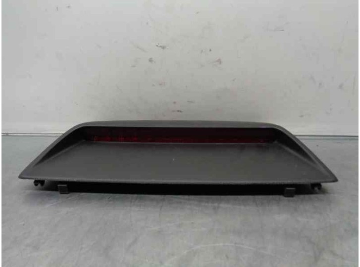 Recambio de luz central de freno para mazda 3 lim. () 2.0 cat referencia OEM IAM B45C51580B 