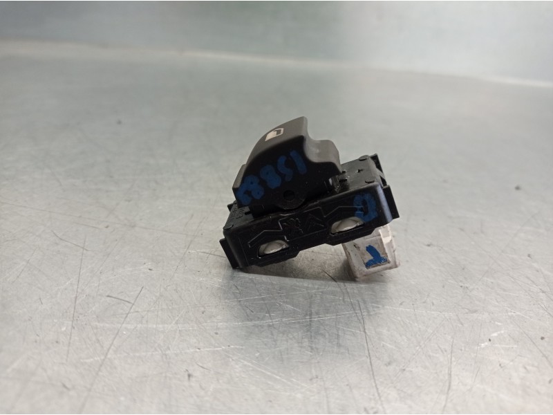 Recambio de mando elevalunas trasero derecho para peugeot 308 active referencia OEM IAM 96762292ZD  