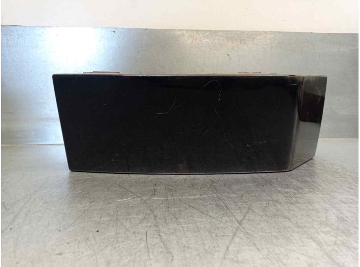 Recambio de molduras delanteras para volvo xc90 2.4 diesel cat referencia OEM IAM 8620820 