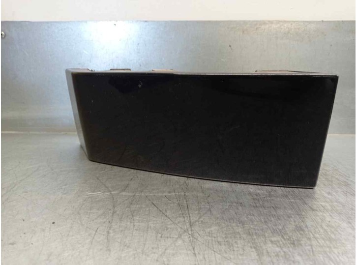 Recambio de molduras delanteras para volvo xc90 2.4 diesel cat referencia OEM IAM 8620819 