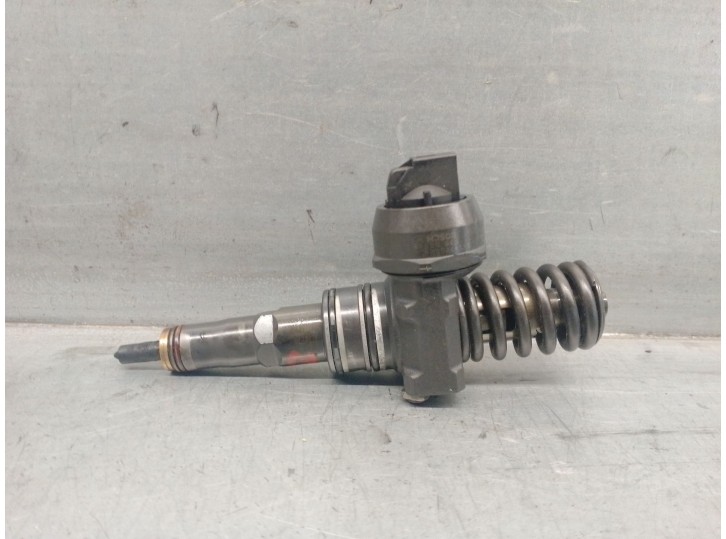 Recambio de inyector para volkswagen polo (9n1) 1.4 16v referencia OEM IAM 045130073T 0414720035 BOSCH