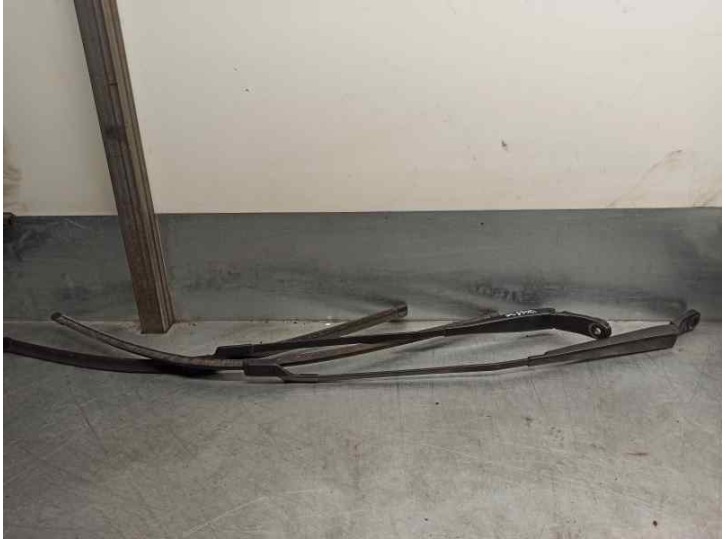 Recambio de brazo limpia delantero derecho para peugeot 3008 1.6 e-hdi fap referencia OEM IAM 9672059480  