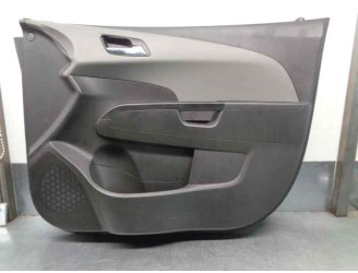 Recambio de guarnecido puerta delantera derecha para chevrolet aveo sedán ltz referencia OEM IAM 95941187 