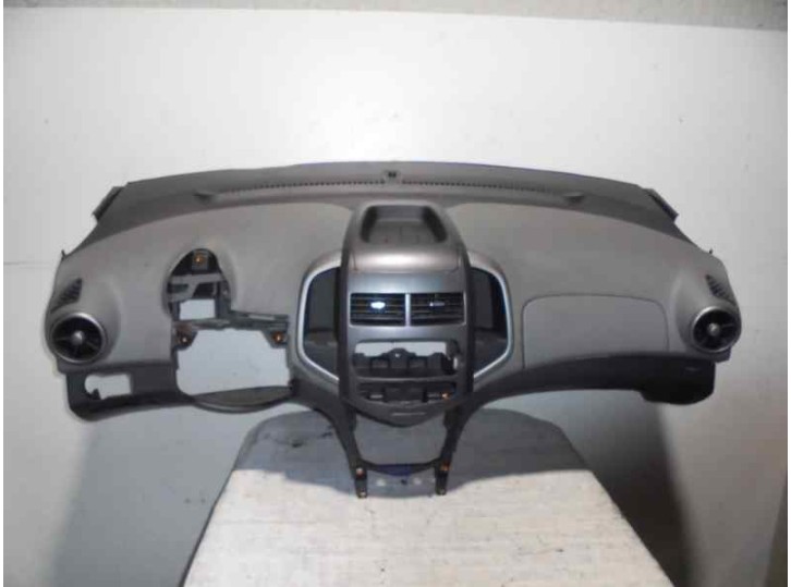 Recambio de salpicadero para chevrolet aveo sedán ltz referencia OEM IAM 95483273 GRIS NEGRO 