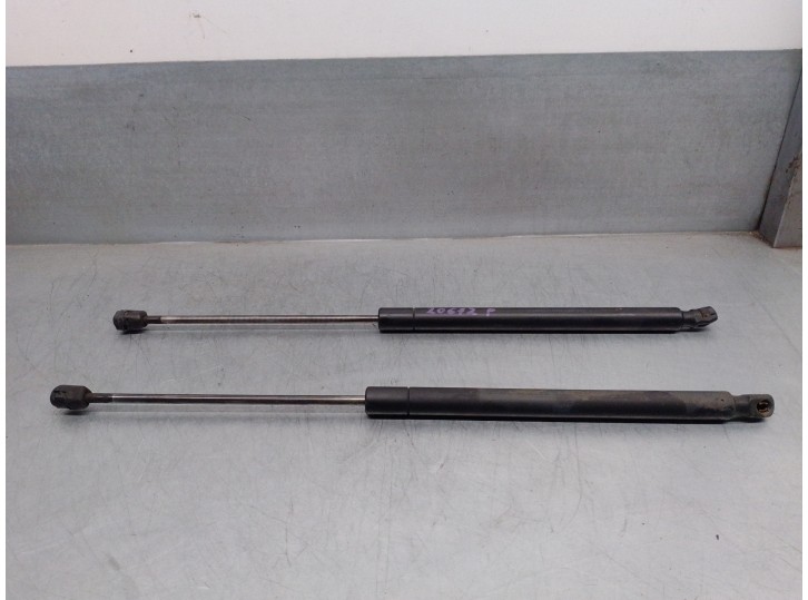 Replacement boot / tailgate struts for Renault Megane Grand Tour OEM IAM reference 8200212598 
