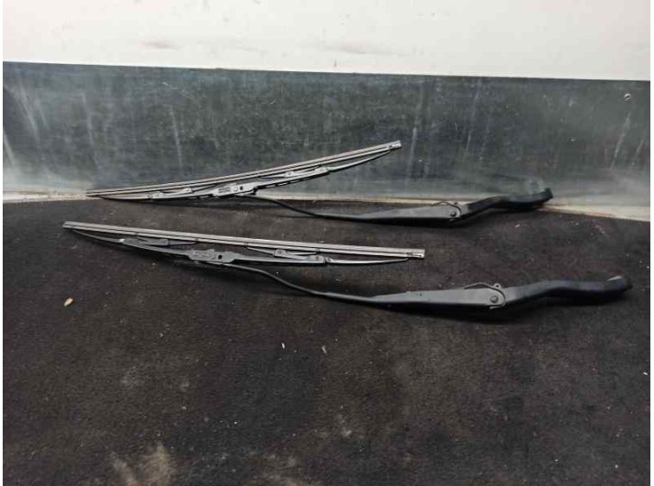 Recambio de brazo limpia delantero derecho para dodge nitro 2.8 crd referencia OEM IAM 55157281AD 