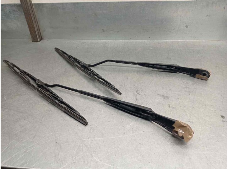 Recambio de brazo limpia delantero derecho para chrysler jeep gr.cherokee (wj/wg) 2.7 crd cat referencia OEM IAM 