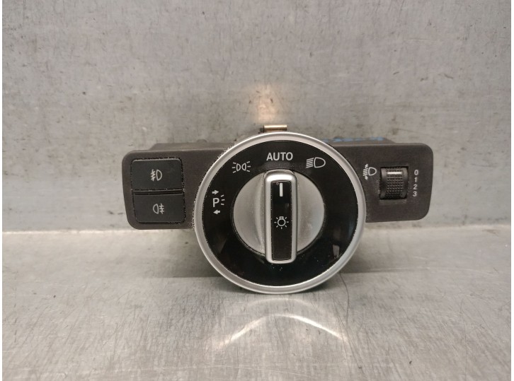 Recambio de mandos salpicadero para mercedes-benz clase c (w204) familiar 2.1 cdi cat referencia OEM IAM A2049058002 A2049058002