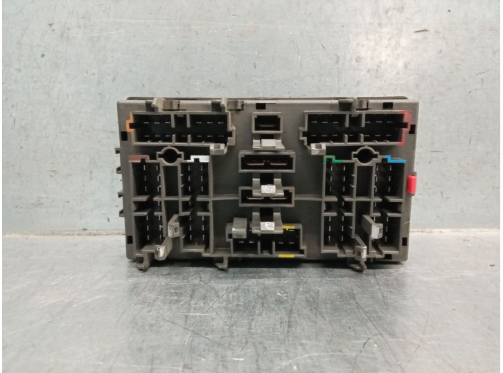 Recambio de caja reles / fusibles para citroën xsara berlina 1.9 td sx referencia OEM IAM 9637687580 9637687580 