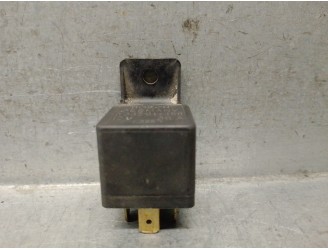 Recambio de rele para seat seat 131 supermiraflori seat 131 referencia OEM IAM SEAT 131  0332014150 BOSCH