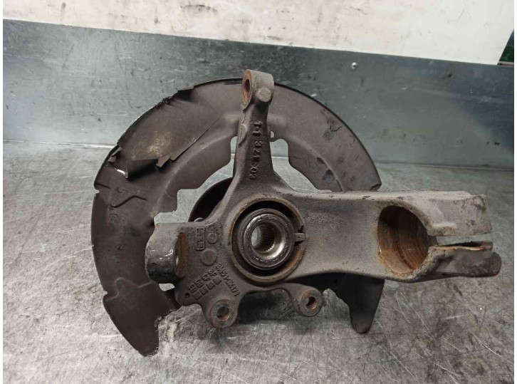 Recambio de mangueta delantera izquierda para volvo s40 berlina 2.4 cat referencia OEM IAM 3M513K171 