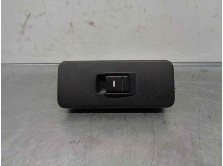 Recambio de mando elevalunas delantero derecho para land rover range rover sport 2.7 td v6 cat referencia OEM IAM YUD501070 