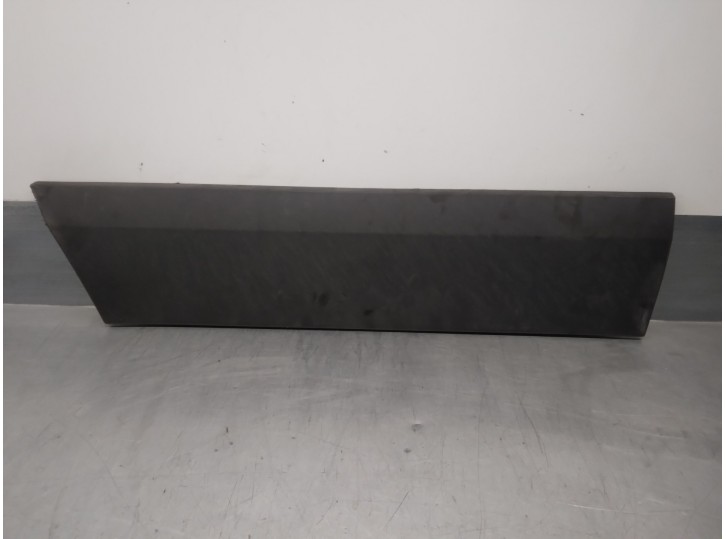 Recambio de moldura para volkswagen crafter caja cerrada 2.5 tdi dpf referencia OEM IAM A9066900162  