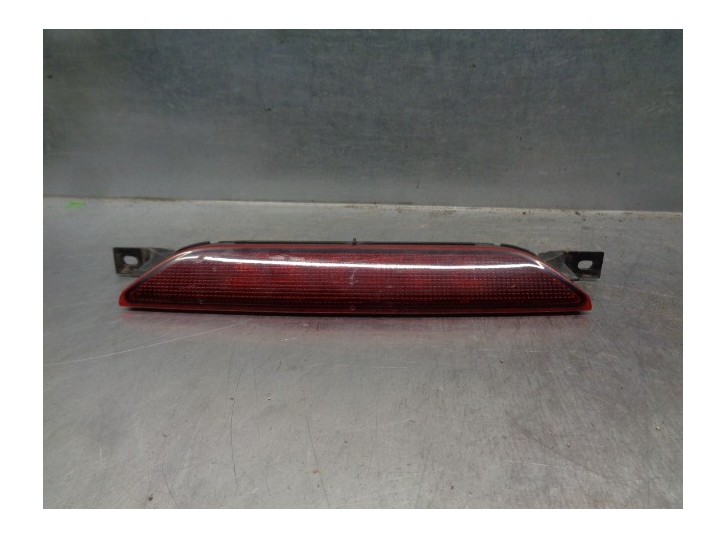 Recambio de luz central de freno para dodge caliber 2.0 16v crd cat referencia OEM IAM 05303754AD  