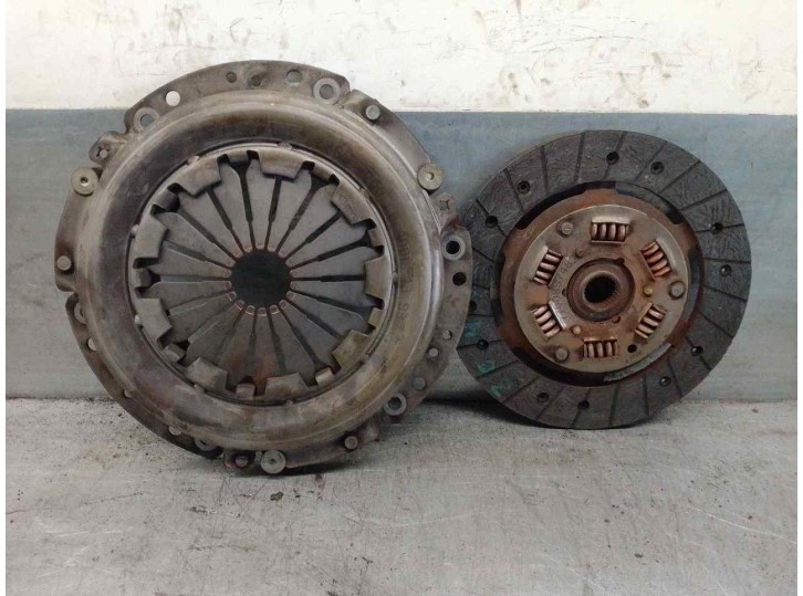 Recambio de kit embrague para renault 19 1.8 f3... referencia OEM IAM 7711134045  VALEO