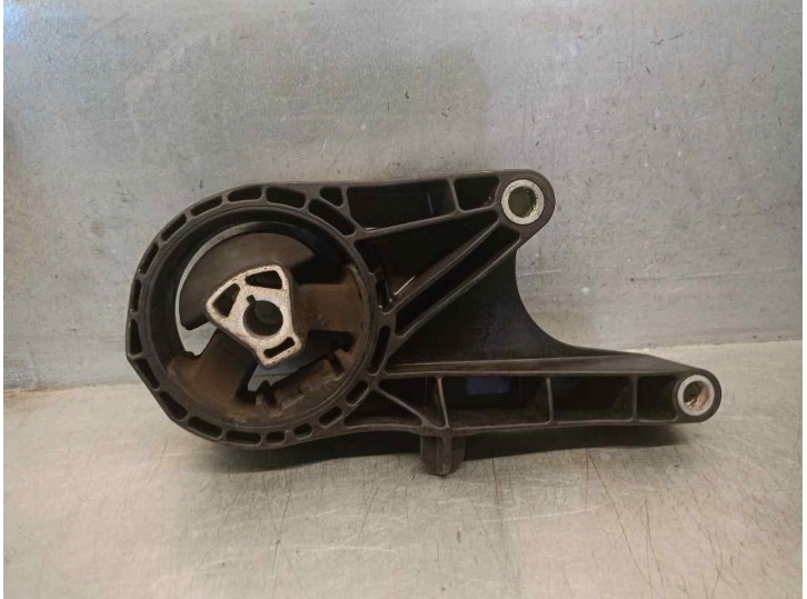 Recambio de soporte motor delantero para opel insignia berlina 1.6 cdti dpf referencia OEM IAM 13227762 