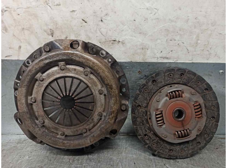 Replacement clutch kit for Peugeot 206 berlina 1.9 diesel OEM IAM reference 2055GN 3082774101 SACHS