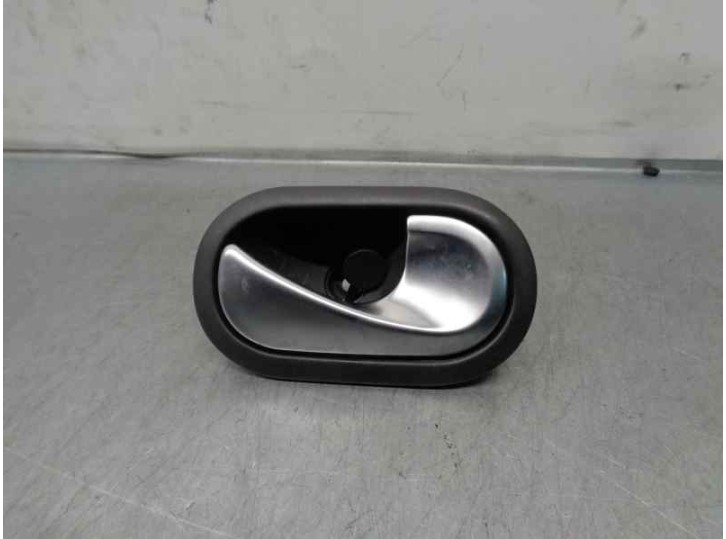 Recambio de maneta exterior delantera derecha para renault twingo 1.5 dci diesel referencia OEM IAM 8200385179  
