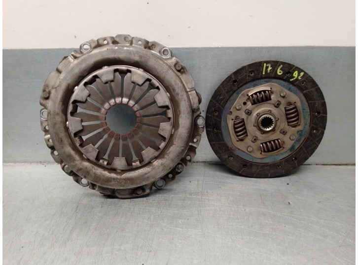 Recambio de kit embrague para ford fiesta (dx) 1.3 cat referencia OEM IAM 689774 684867 VALEO
