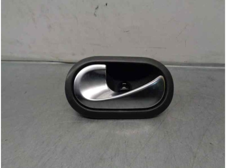 Recambio de maneta interior delantera izquierda para renault twingo 1.5 dci diesel referencia OEM IAM 8200028487  