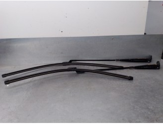 Recambio de brazo limpia delantero derecho para peugeot 3008 1.2 12v e-thp / puretech referencia OEM IAM 9683098980 9672059480 D