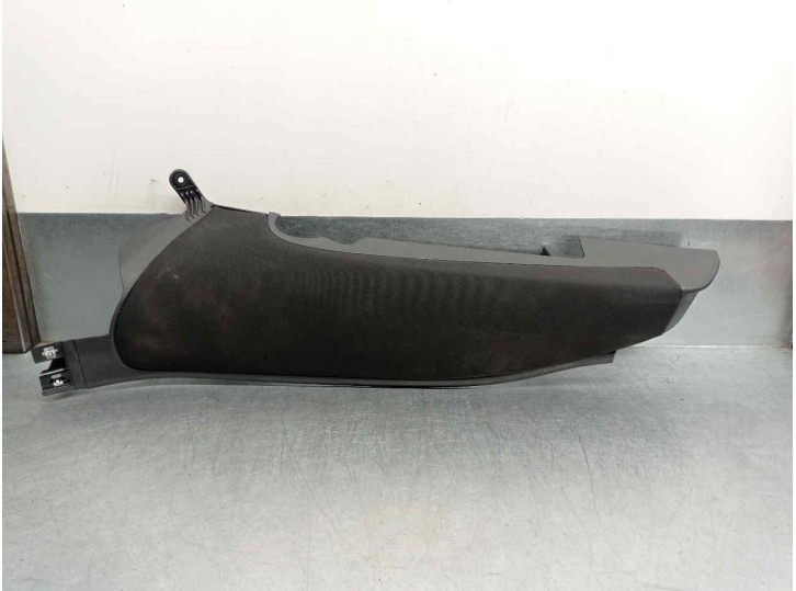 Replacement rear trim moldings for Volkswagen Passat Variant (3G5) 2.0 TDI OEM IAM reference 3G9885701 