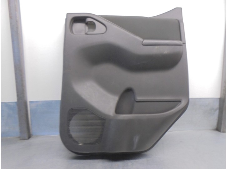 Recambio de guarnecido puerta trasera derecha para nissan navara pick-up (d40m) 2.5 dci cat referencia OEM IAM 829005X70B 