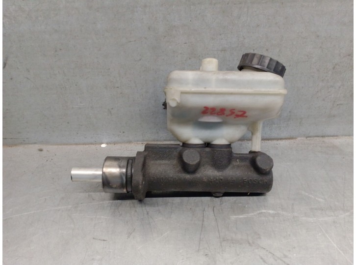 Replacement brake master cylinder for Mercedes-Benz V-Class (638/2) V 220 CDI (638.294) OEM IAM reference A0024312802 A002431280