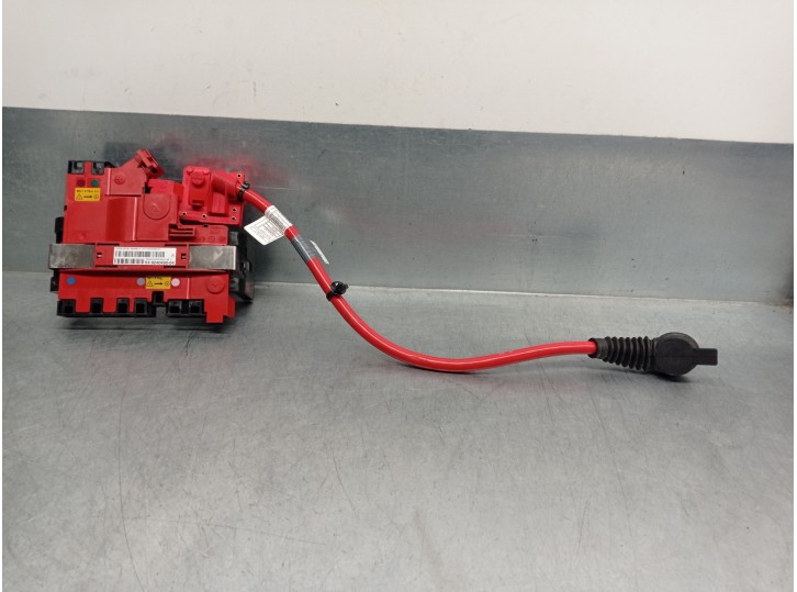 Replacement relay / fuse box for Peugeot 307 CC (S1) 2.0 16V CAT OEM IAM reference 924049004 