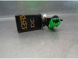 Recambio de enganche cinturon delantero izquierdo para dacia sandero ii 0.9 tce cat referencia OEM IAM 878172680R 