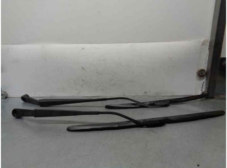Recambio de brazo limpia delantero derecho para kia carens 2.0 turbodiesel cat referencia OEM IAM 0K2FB67321 