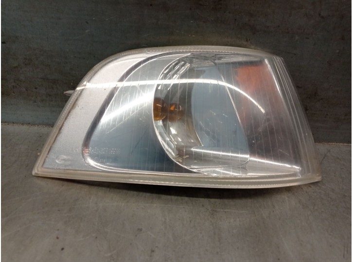 Replacement right headlight for volvo v40 station wagon (645) 1.9 di OEM IAM reference 3345703 3345703 